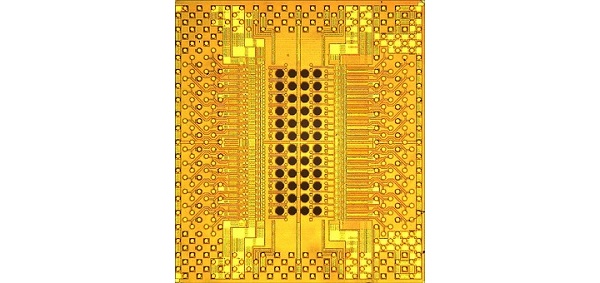 IBM:n Holey Optochip siirtää biljoona bittiä yhdessä sekunnissa
